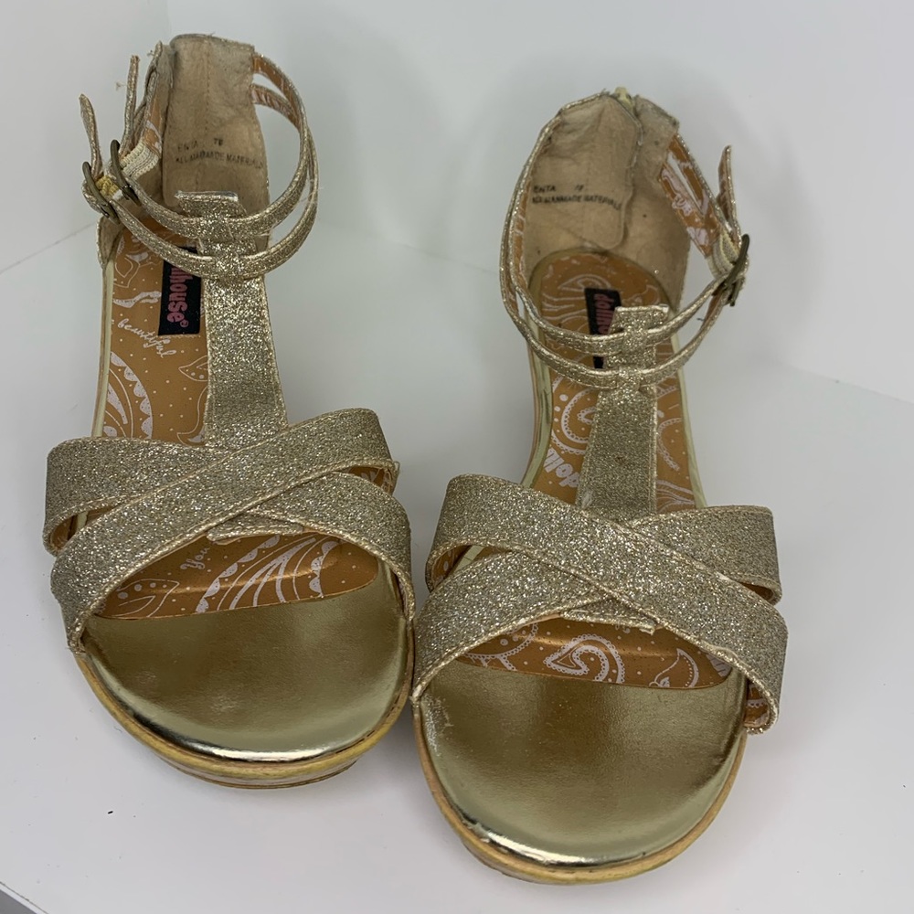 Gold glitter Dollhouse shoes circa 2000 size 7